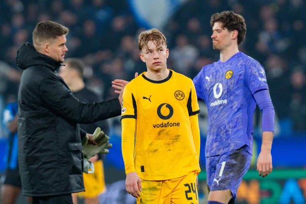 25.02.2026, Atalanta Bergamo vs. Borussia Dortmund, UEFA Champions League, Playoffs-Rückspiel Daniel Svensson (Borussia Dortmund, 24) Gregor Kobel (Borussia Dortmund, 1) Alexander Meyer (Borussia Dortmund, 33) Regulations prohibit any use of photographs as image sequences and or quasi video Copyright: xBahhoxKarax