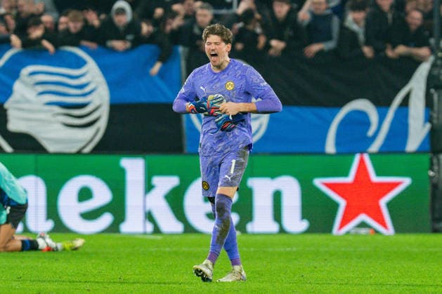 25.02.2026, Atalanta Bergamo vs. Borussia Dortmund, UEFA Champions League, Playoffs-Rückspiel Gregor Kobel (Borussia Dortmund, 1) unzufrieden sauer enttäuscht Regulations prohibit any use of photographs as image sequences and or quasi video Copyright: xBahhoxKarax