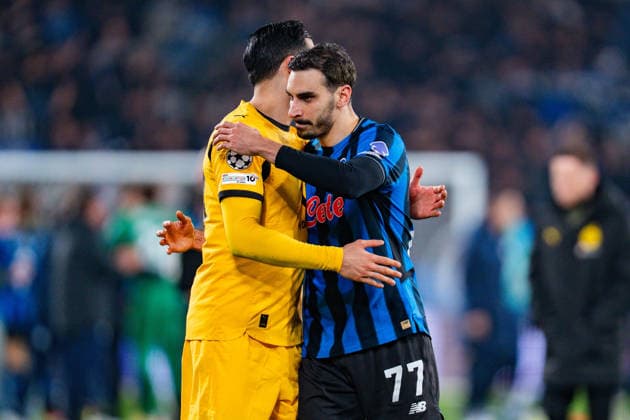 25.02.2026, Atalanta Bergamo vs. Borussia Dortmund, UEFA Champions League, Playoffs-Rückspiel Emre Can (Borussia Dortmund, 23) Davide Zappacosta (Atalanta Bergamo) Regulations prohibit any use of photographs as image sequences and or quasi video Copyright: xBahhoxKarax