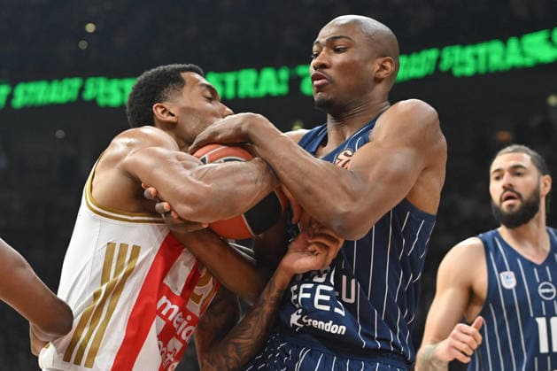 CRVENA ZVEZDA vs ANADOLU EFES ISTANBUL JOEL BOLOMBOY Zoel Bolomboj vs KAI JONES Kai Dzons basketball Crvena zvezda vs Anadolu Efes Istanbul, Euroleague match at Beogradska arena, Belgrade 25.02.2026 Foto: BASKETBALL, EUROLEAGUE, CRVENA ZVEZDA, RED STAR, ANADOLU EFES ISTANBUL Belgrade Belgrade arena Serbia Copyright: xMarkoxMetlas xMNxPressx