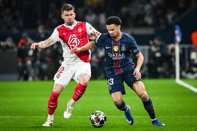February 25, 2026, Paris, France, France: Caio HENRIQUE of Monaco and Warren ZAIRE-EMERY of PSG during the UEFA Champions League match between Paris Saint-Germain (PSG) and AS Monaco at Parc des Princes Stadium on February 25, 2026 in Paris, France. Paris France - ZUMAm308 20260225_zsp_m308_001 Copyright: xMatthieuxMirvillex