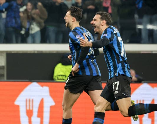 Foto IPP Roberto Bregani Bergamo 25-02-2026 Calcio UEFA Champions League 2025 2026, Atalanta vs Borussia Dortmund Nella foto l esultanza di di Lazar Vujadin Samardzic dell Atalanta e Davide Zappacosta dell Atalanta dopo il gol. Italy Photo Press World Copyright. italy ITALY  Copyright: xR4924_italyphotopressx