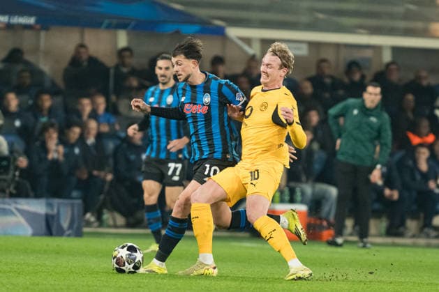 Lazar Samardzic and Julian Brandt seen during Champions League knock out play off game between teams of Atalanta Bergamo and Borussia Dortmund BVB (Kazimierz Koper Ball Raw Images) Bergamo Estadio Atleti Azzurri d Italia Italy Copyright: xKazimierzxKoperx kazimierzkoper_atalanta_borussia_2526FTR05573