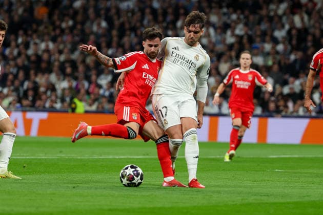 Madrid, Spain February 25, 2026: FBL-UEFA Champions League 2025-26 Real Madrid - SL Benfica Rafa (S.L.Benfica), Raul Asencio (Real Madrid) battles for the Ball during the UEFA Champions League 2025-26 knockout play-offs match between Real Madrid and SL Benfica at the Santiago BernabÃ u Stadium on February 25, 2026 in Madrid, Spain Copyright: JoaquimxFerreira