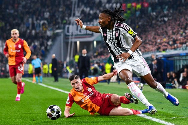 2026-02-25 Juventus FC v Galatasaray - UEFA Champions League 2025 26 League Knockout Play-off Second Leg TURIN, ITALY - FEBRUARY 25: Roland Sallai of Galatasaray SK battles for the ball with Khephren Thuram of Juventus FC during the UEFA Champions League 2025 26 League Knockout Play-off Second Leg match between Juventus FC and Galatasaray at Allianz Stadium on February 25, 2026 in Turin, Italy. (Photo by Alberto Gandolfo BSR Agency) Turin Italy Content not available for redistribution in The Netherlands directly or indirectly through any third parties. Copyright: xBSRxAgencyx