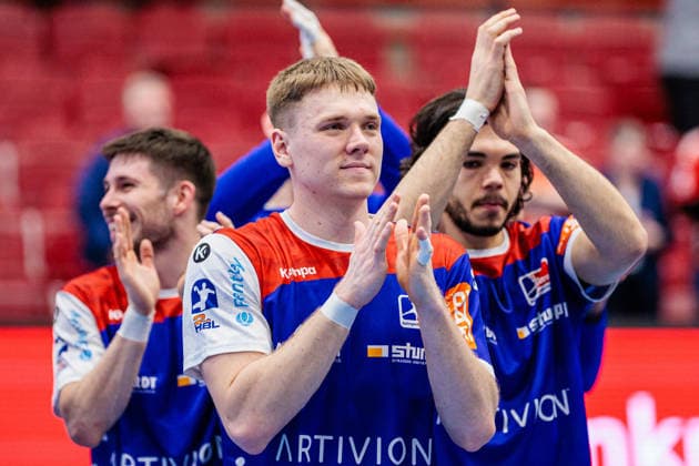 Tim Gruener (HBW Balingen-Weilstetten, 18) jubelt freut sich nach 25:27 Sieg GER, TuS N-Luebbecke vs. HBW Balingen-Weilstetten, Handball, 2. Bundesliga, 21. Spieltag, Spielzeit 2025 2026, 25.02.2026 GER, TuS N-Luebbecke vs. HBW Balingen-Weilstetten, Handball, 2. Bundesliga, 21. Spieltag, Spielzeit 2025 2026, 25.02.2026 Luebbecke Copyright: xEibner-Pressefoto JanxRollingerx EP_JSK