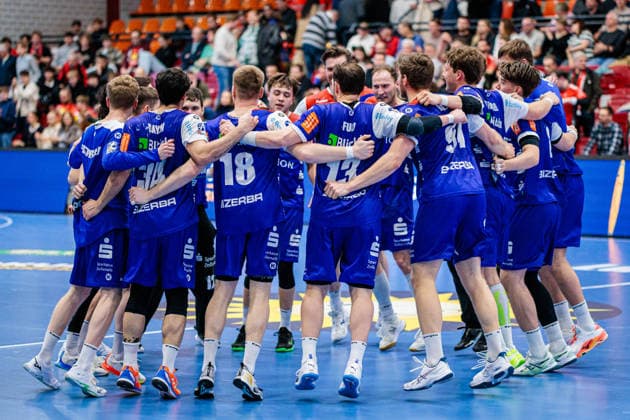 Die Mannschaft von HBW Balingen-Weilstetten jubelt freut sich nach 25:27 Sieg GER, TuS N-Luebbecke vs. HBW Balingen-Weilstetten, Handball, 2. Bundesliga, 21. Spieltag, Spielzeit 2025 2026, 25.02.2026 GER, TuS N-Luebbecke vs. HBW Balingen-Weilstetten, Handball, 2. Bundesliga, 21. Spieltag, Spielzeit 2025 2026, 25.02.2026 Luebbecke Copyright: xEibner-Pressefoto JanxRollingerx EP_JSK
