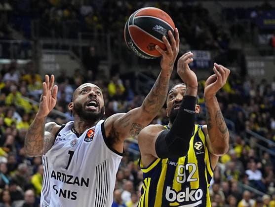Fenerbahce Beko v Partizan - EuroLeague ISTANBUL, TURKIYE - FEBRUARY 25: Khem Birch (92) of Fenerbahce Beko in action against Carlik Jones (1) of Partizan during EuroLeague week 29 basketball match between Fenerbahce Beko and Partizan at Ulker Sports and Event Hall in Istanbul, Turkiye on February 25, 2026. Esra Bilgin Anadolu Istanbul Turkey. Editorial use only. Please get in touch for any other usage.  Copyright: x2026xAnadoluxEsraxBilginx