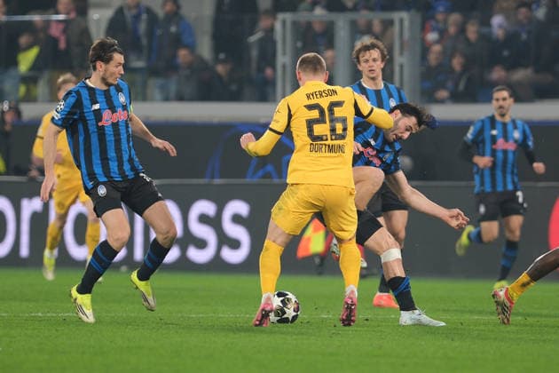 Atalanta BC v Borussia Dortmund - UEFA Champions League 2025 26 League Knockout Play-off Second Leg Mario Pasalic of Atalanta BC 1907 contrasts with Julian Ryerson of Ballspielverein Borussia 09 Dortmund during the UEFA Champions League 2025 2026, Playoff Phase MD2 football match between Atalanta BC and Borussia Dortmund at New Balance Arena in Bergamo, Italy, on February 25, 2026. Bergamo Italy Italy  Copyright: xRobertoxTommasinix originalFilename:tommasini-atalanta260225_npBEW.jpg