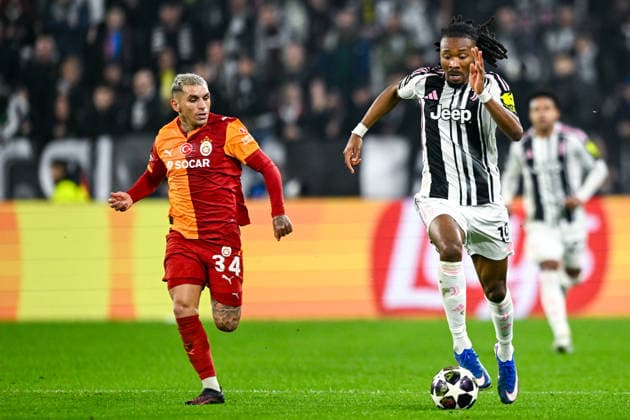 2026-02-25 Juventus FC v Galatasaray - UEFA Champions League 2025 26 League Knockout Play-off Second Leg TURIN, ITALY - FEBRUARY 25: Lucas Torreira of Galatasaray SK, Khephren Thuram of Juventus FC during the UEFA Champions League 2025 26 League Knockout Play-off Second Leg match between Juventus FC and Galatasaray at Allianz Stadium on February 25, 2026 in Turin, Italy. (Photo by Alberto Gandolfo BSR Agency) Turin Italy Content not available for redistribution in The Netherlands directly or indirectly through any third parties. Copyright: xBSRxAgencyx