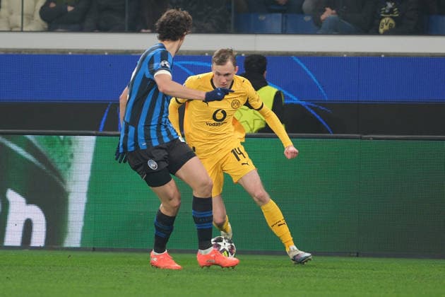 Atalanta BC v Borussia Dortmund - UEFA Champions League 2025 26 League Knockout Play-off Second Leg Maximilian Beier of Ballspielverein Borussia 09 Dortmund Team carries the ball during the UEFA Champions League 2025 2026, Playoff Phase MD2 football match between Atalanta BC and Borussia Dortmund at New Balance Arena in Bergamo, Italy, on February 25, 2026. Bergamo Italy Italy  Copyright: xRobertoxTommasinix originalFilename:tommasini-atalanta260225_npPUS.jpg