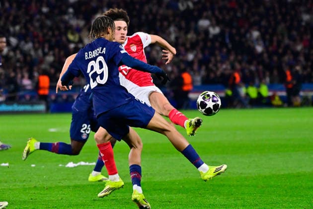 FOOTBALL : PSG vs Monaco - Ligue des Champions - 25 02 2026 Maghnes Akliouche ( 11 - Monaco ) and Bradley Barcola ( 29 - PSG ) during the UEFA Champions League match between Paris Saint Germain and AS Monaco at Parc Des Princes on February 25 , 2026 in Paris, France. ( Photo by Federico Pestellini PsnewZ ) ParisFrance  Copyright: xFedericoxPestellinix