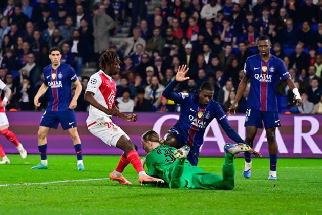 FOOTBALL : PSG vs Monaco - Ligue des Champions - 25 02 2026 Mamadou Coulibaly ( 28 - Monaco ) , Matvey Safonov ( 39 - PSG ) and TAVARES Nuno MENDES ( 25 - PSG ) during the UEFA Champions League match between Paris Saint Germain and AS Monaco at Parc Des Princes on February 25 , 2026 in Paris, France. ( Photo by Federico Pestellini PsnewZ ) ParisFrance  Copyright: xFedericoxPestellinix
