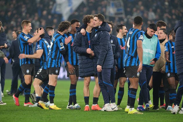 Atalanta BC v Borussia Dortmund - UEFA Champions League 2025 26 League Knockout Play-off Second Leg Atalanta BC Team 1907 celebrates the victory of the UEFA Champions League 2025 2026, Playoff Phase MD2 football match between Atalanta BC and Borussia Dortmund at New Balance Arena in Bergamo, Italy, on February 25, 2026. Bergamo Italy Italy  Copyright: xRobertoxTommasinix originalFilename:tommasini-atalanta260225_npEkE.jpg