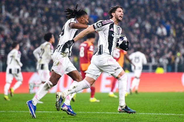 2026-02-25 Juventus FC v Galatasaray - UEFA Champions League 2025 26 League Knockout Play-off Second Leg TURIN, ITALY - FEBRUARY 25: Manuel Locatelli of Juventus FC celebrates after scoring the team s first goal with Khephren Thuram of Juventus FC during the UEFA Champions League 2025 26 League Knockout Play-off Second Leg match between Juventus FC and Galatasaray at Allianz Stadium on February 25, 2026 in Turin, Italy. (Photo by Alberto Gandolfo BSR Agency) Turin Italy Content not available for redistribution in The Netherlands directly or indirectly through any third parties. Copyright: xBSRxAgencyx