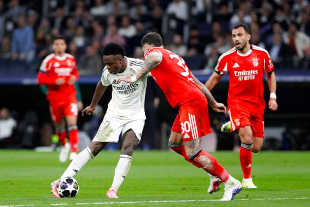 UEFA champions league - Real Madrid vs Benfica MADRID, SPAIN - February 25:Vinicius Jr of Real Madrid attempts a shot during the UEFA champions league 2025 26 Knockout Play-off second Leg match between Real Madrid and Benfica at Santiago Bernabeu Stadium. (Photo by Guille Martinez f22photo) Madrid Santiago Bernabeu Stadium Spain Copyright: xGuillermoxMartinezx