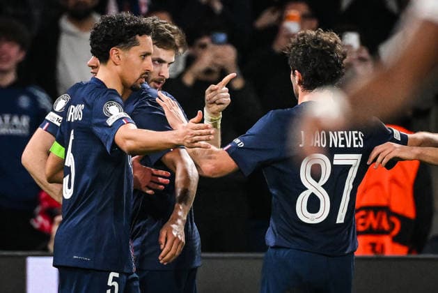 February 25, 2026, Paris, France, France: Khvicha KVARATSKHELIA of PSG celebrate his goal with teammates during the UEFA Champions League match between Paris Saint-Germain (PSG) and AS Monaco at Parc des Princes Stadium on February 25, 2026 in Paris, France. Paris France - ZUMAm308 20260225_zsp_m308_014 Copyright: xMatthieuxMirvillex