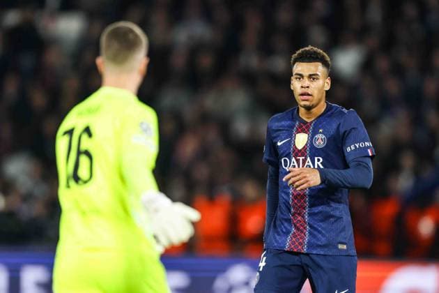 Paris Saint-Germain (PSG) v AS Monaco - UCL PARIS, FRANCE - FEBRUARY 25: Philipp Kohn of AS Monaco (L) and Desire Doue of Paris Saint-Germain (R) during the UEFA Champions League play-off second leg football match between Paris Saint-Germain (PSG) and AS Monaco at the Parc des Princes stadium in Paris. Ibrahim Ezzat Anadolu Paris France. Editorial use only. Please get in touch for any other usage.  Copyright: x2026xAnadoluxÄ°brahimxEzzatx