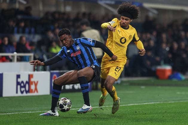 Atalanta v Borussia Dortmund, UEFA Champions League, Bergamo, Italy Bergamo, Italy. 25th, February 2026. Honest Ahanor (L) of Atalanta and Karim Adeyemi (27) of Borussia Dortmund seen during the UEFA Champions League match between Atalanta B.C. and Borussia Dortmund at New Balance Arena in Bergamo. Italy, Bergamo  Copyright: xGonzalesxPhoto StefanoxNicolix