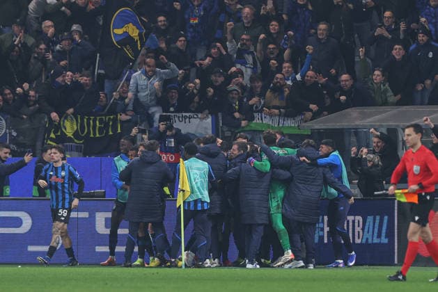 Atalanta v Borussia Dortmund, UEFA Champions League, Bergamo, Italy Bergamo, Italy. 25th, February 2026. Celebraiton after Lazar Samardzic of Atalanta scores for 4-1 from the panelty spot during the UEFA Champions League match between Atalanta B.C. and Borussia Dortmund at New Balance Arena in Bergamo. Italy, Bergamo  Copyright: xGonzalesxPhoto StefanoxNicolix