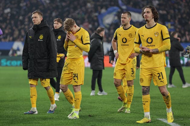 Atalanta v Borussia Dortmund, UEFA Champions League, Bergamo, Italy Bergamo, Italy. 25th, February 2026. Daniel Svensson (24) of Borussia Dortmund seen disappointed during the UEFA Champions League match between Atalanta B.C. and Borussia Dortmund at New Balance Arena in Bergamo. Italy, Bergamo  Copyright: xGonzalesxPhoto StefanoxNicolix