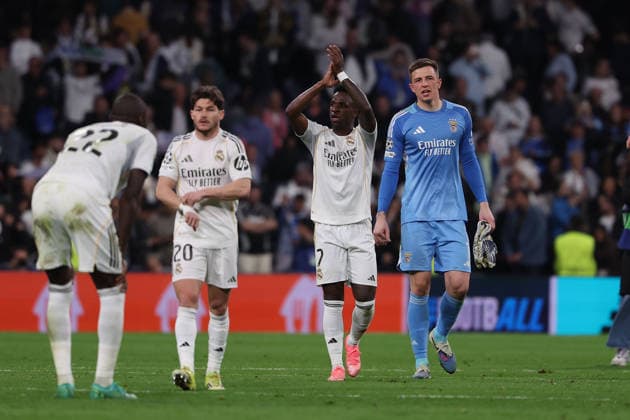 Madrid, Spain February 25, 2026: FBL-UEFA Champions League 2025-26 Real Madrid - SL Benfica Vinicius Junior (Real Madrid) applauds the fans after the match the UEFA Champions League 2025-26 knockout play-offs match between Real Madrid and SL Benfica at the Santiago BernabÃ u Stadium on February 25, 2026 in Madrid, Spain Copyright: JoaquimxFerreira