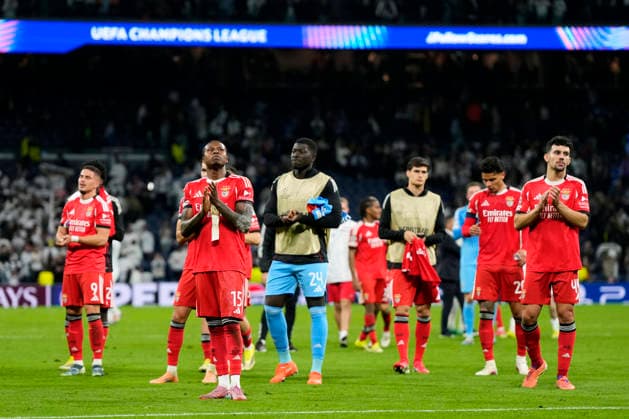 ESP: Real Madrid - SL Benfica. UEFA Champions League. Round of 16. Second Leg. SL Benfica players at full time during the UEFA Champions League match, between Real Madrid and SL Benfica, Round of 16, second leg, played at Santiago Bernabeu Stadium on February 25, 2026 in Madrid, Spain. kpng Copyright: xCesarxCebollax xPRESSINPHOTOx PS_260225_RMA_BEN_108