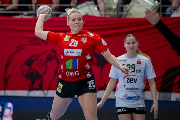 Handball Bundesliga Frauen,HBF, Saison 2025 2026 SV Union Halle-Neustadt vs.BSV Sachsen Zwickau Halle, Deutschland 25.Februar 2026: Im Bild:v.li.Lilli Röpke Roepke (Halle) Halle Saale SWH Arena Sachsen-Anhalt Deutschland