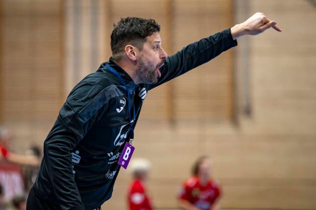 Handball Bundesliga Frauen,HBF, Saison 2025 2026 SV Union Halle-Neustadt vs.BSV Sachsen Zwickau Halle, Deutschland 25.Februar 2026: Im Bild:Trainer Norman Rentsch (Zwickau) Halle Saale SWH Arena Sachsen-Anhalt Deutschland