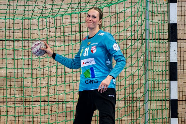 Handball Bundesliga Frauen,HBF, Saison 2025 2026 SV Union Halle-Neustadt vs.BSV Sachsen Zwickau Halle, Deutschland 25.Februar 2026: Im Bild:Torhueterin Sofie Kruggel (Halle) unzufrieden, enttäuscht, enttaeuscht, niedergeschlagen, frustriert, Halle Saale SWH Arena Sachsen-Anhalt Deutschland