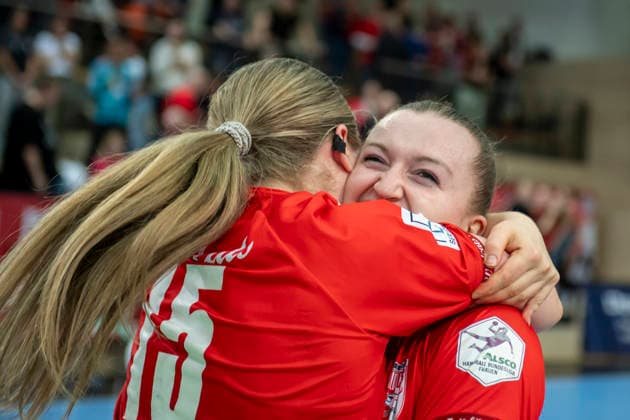 Handball Bundesliga Frauen,HBF, Saison 2025 2026 SV Union Halle-Neustadt vs.BSV Sachsen Zwickau Halle, Deutschland 25.Februar 2026: Im Bild:Schlussjubel, Schlußjubel, Emotion, Freude, Halle Saale SWH Arena Sachsen-Anhalt Deutschland