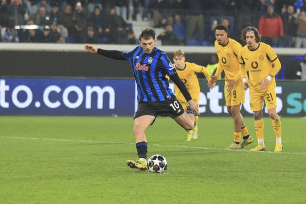 Lazar Samardzic of Atalanta BC scores a goal on penalty during Atalanta BC vs Borussia Dortmund FC, Chanpions League 2025-26 KO play-offs second leg, game at New Balance arena in Bergamo (BG), Italy, on February 25, 2026.  Copyright: xDavidexCasentini IPAxSportx xipa-agency.netx xx IPA_72029233 IPA_Agency_IPA72029233