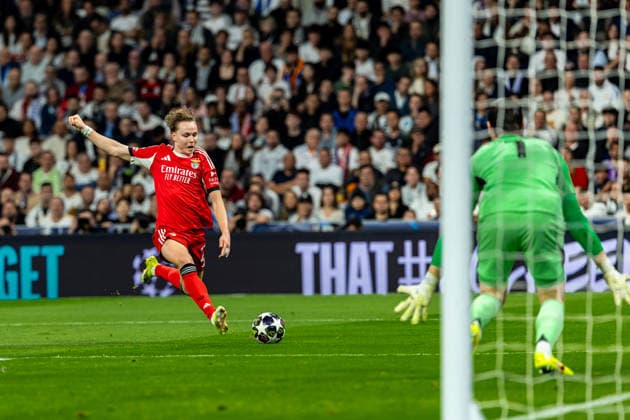 FBL-Uefa Champions League 2025-26 Real Madrid - SL Benfica Andreas Schjelderup of Benfica passes the ball during the UEFA Champions League 2025-26 League Play-off Second Leg match between Real Madrid and Lisboa e Benfica on Wednesday 25 February 2026 in Madrid, Spain Copyright: HMBxMedia CarlosxSilva