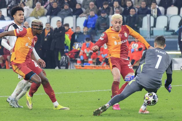 Juventus v Galatasaray - UEFA Champions League TURIN, ITALY - FEBRUARY 25: Baris Alper Yilmaz, of Galatasaray (2nd R), scores as Mattia Perin (R), goalkeeper of Juventus, tries to stop him during the UEFA Champions League round of 16 play-off second leg match between Juventus and Galatasaray at the Juventus Stadium in Turin, Italy, on February 25, 2026. Riccardo De Luca Anadolu Turin Italy. Editorial use only. Please get in touch for any other usage.  Copyright: x2026xAnadoluxRiccardoxDexLucax