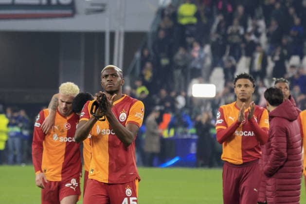 Juventus v Galatasaray - UEFA Champions League TURIN, ITALY, FEBRUARY 25: Victor Osimhen (2nd L), of Galatasaray, and his teammates greet fans at the end of the UEFA Champions League round of 16 play-off second leg match between Juventus and Galatasaray at the Juventus Stadium in Turin, Italy, on February 25, 2026. Riccardo De Luca Anadolu Turin Italy. Editorial use only. Please get in touch for any other usage.  Copyright: x2026xAnadoluxRiccardoxDexLucax