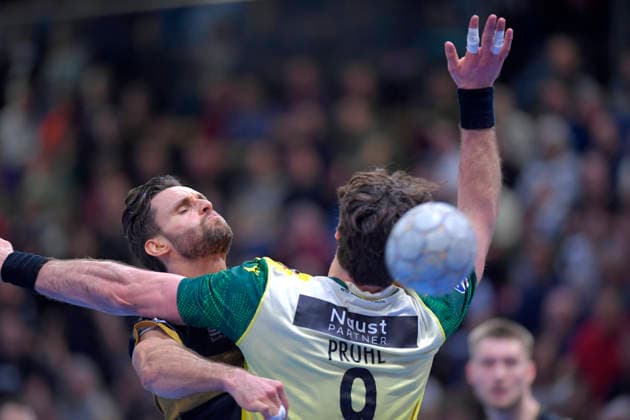 25.02.2026, Dresdens Sebastian Gre? und Hagens Tilman Pröhl, Handball, 2. Bundesliga, HC Elbflorenz Dresden - VfL Eintracht Hagen, (c) Dresden