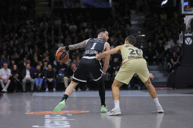 01 Luca VILDOZA Virtus Bologna BASKETBALL - ITALIAN SERIE A Virtus Bologna vs Fc Barcellona 25-02-2026 20 Nicolas Laprovittola Barcellona BASKETBALL - ITALIAN SERIE A Virtus Bologna vs Fc Barcellona 25-02-2026 during Virtus Bologna vs FC Barcellona, Basketball Euroleague match in Bologna, Italy, February 25 2026  Copyright: xValentinoxOrsini IPAxSportx xipa-agency.netx xx IPA_72034585 IPA_Agency_IPA72034585