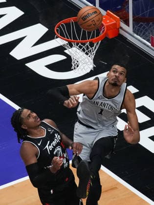 San Antonio Spurs vs Toronto Raptors TORONTO, CANADA - FEBRUARY 25 : Victor Wembanyama (1) of San Antonio Spurs in action against Colin Murray-Boyles (12) of Toronto Raptors during the NBA, Basketball Herren, USA basketball game between San Antonio Spurs and Toronto Raptors at the Scotiabank Arena on February 25, 2026 in Toronto, Ontario, Canada. Mert Alper Dervis Anadolu Toronto Canada. Editorial use only. Please get in touch for any other usage.  Copyright: x2026xAnadoluxMertxAlperxDervisx