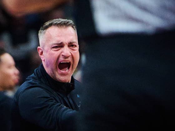 February 25, 2026, Toronto, On, Canada: Toronto Raptors head coach Darko Rajakovic reacts to a call during first half NBA, Basketball Herren, USA basketball action against the San Antonio Spurs in Toronto, on Wednesday, Feb. 25, 2026. Canada News - February 25, 2026 - ZUMAc35_ 20260225_zaf_c35_120 Copyright: xSammyxKoganx
