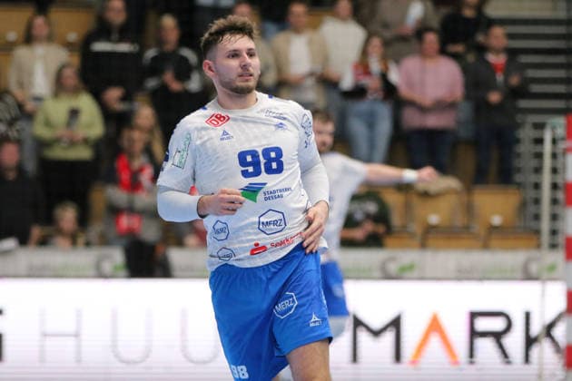 25.02.2026 Handball Herren 2025 2026 2. Handball-Bundesliga 21. Spieltag HSG Nordhorn-Lingen - Dessau-Roßlauer HV 06 EmslandArena Lingen Yannick-Marcos Pust (Dessau, 98, weiß). Lingen (Ems) Niedersachen Deutschland