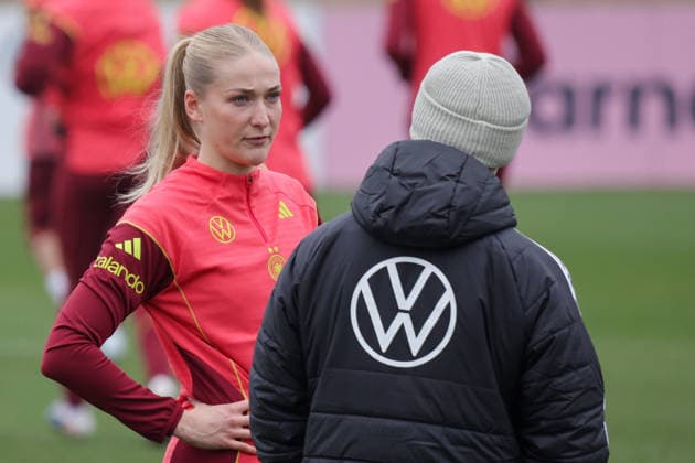 26.02.2026, xgrfx, Fussball DFB-Medientermine, Deutsche Frauennationalmannschaft - Training v.l. Camilla Küver (Deutsche Frauennationalmannschaft) (DFL DFB REGULATIONS PROHIBIT ANY USE OF PHOTOGRAPHS as IMAGE SEQUENCES and or QUASI-VIDEO) Frankfurt am Main