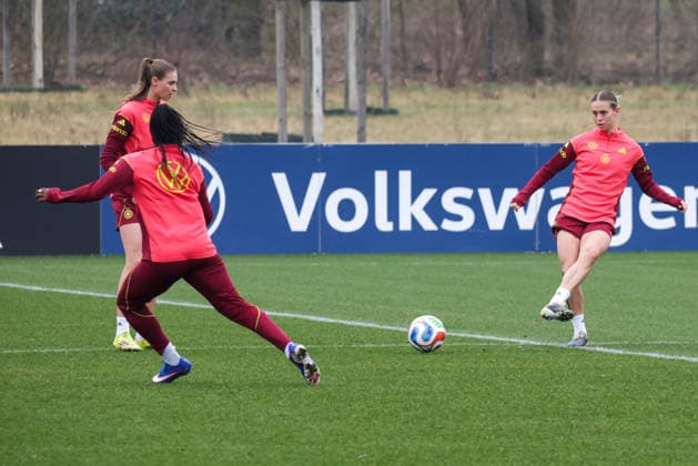 26.02.2026, xgrfx, Fussball DFB-Medientermine, Deutsche Frauennationalmannschaft - Training v.l. Klara Bühl (Deutsche Frauennationalmannschaft) (DFL DFB REGULATIONS PROHIBIT ANY USE OF PHOTOGRAPHS as IMAGE SEQUENCES and or QUASI-VIDEO) Frankfurt am Main