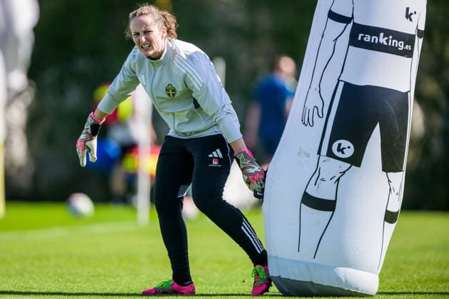 260226 Goalkeeper coach Sofia Lundgren of the Swedish women s national football team at a training session on February 26, 2026 in Albuferia. Photo: Ludvig Thunman BILDBYRAN kod LT LT0774 fotboll football soccer fotball träning practice training sverige sweden dam bbeng Copyright: LUDVIGxTHUNMAN BB260226LT008