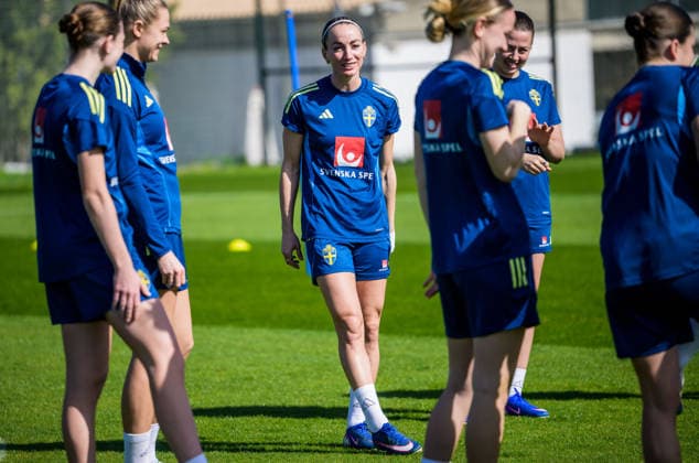 260226 Kosovare Asllani of the Swedish women s national football team at a training session on February 26, 2026 in Albuferia. Photo: Ludvig Thunman BILDBYRAN kod LT LT0774 fotboll football soccer fotball träning practice training sverige sweden dam bbeng Copyright: LUDVIGxTHUNMAN BB260226LT025