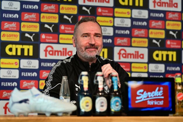 26.02.2026, Fußball, Herren, 2.BL, Saison 2025 2026, Pressekonferenz Holstein Kiel, erste Pk mit dem neuen Trainer Tim Walter Trainer Tim Walter bei der Pressekonferenz vor dem Spiel gegen SV Elversberg Kiel, Projensdorf Holstein-Stadion Schleswig-Holstein Deutschland