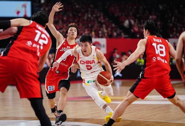 (260226) -- OKINAWA, Feb. 26, 2026 -- Liao Sanning (2nd R) of China breaks through during the Group B match between China and Japan at the FIBA Basketball World Cup Asian Qualifiers in Okinawa, Japan, Feb. 26, 2026. ) (SP)JAPAN-OKINAWA-BASKETBALL-FIBA WORLD CUP-ASIAN QUALIFIERS-CHN VS JPN JiaxHaocheng 