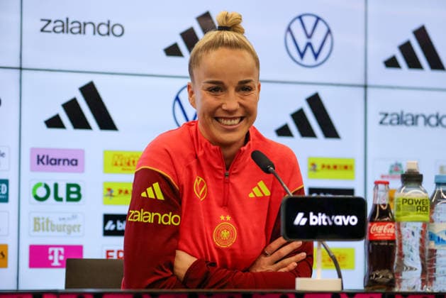 Frankfurt am Main, Deutschland 26. Februar 2026: Vorbereitung auf das Frauen WM-Qualifikationsspiel Deutschland vs. Slovenien - Pressekonferenz Im Bild: Giulia Gwinn (Deutschland) bei der Pressekonferenz in Frankfurt Copyright: HMBxMedia MadeleinexFantini
