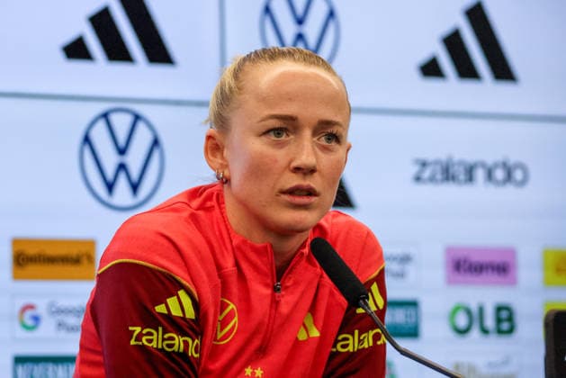 Frankfurt am Main, Deutschland 26. Februar 2026: Vorbereitung auf das Frauen WM-Qualifikationsspiel Deutschland vs. Slovenien - Pressekonferenz Im Bild: Lea Schüller Schueller (Deutschland) bei der Pressekonferenz in Frankfurt Copyright: HMBxMedia MadeleinexFantini