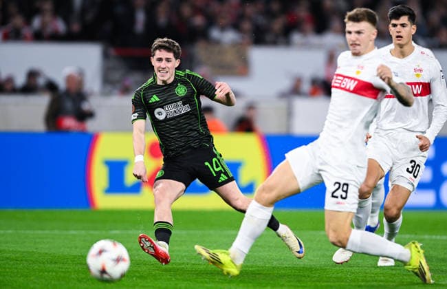 Luke McCowan (Celtic FC) scores his team s first goal against Finn Jeltsch (VfB Stuttgart) and Chema (VfB Stuttgart) during the UEFA Europa League 2025 26 Knockout Play-off Second Leg match between VfB Stuttgart and Celtic FC at Stuttgart Arena on February 26, 2026 in Stuttgart, Germany. (Photo by Silas Schueller DeFodi Images) -