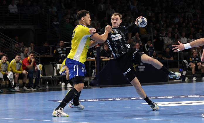 Theo Monar, Mathias Gidsel Zweikampf Spielszene Aktion Handball CL Championsleague Champions League Herren Saison 2025 2026 26.02.2026 Füchse Berlin vs KS Kielce in der Max Schmeling Halle